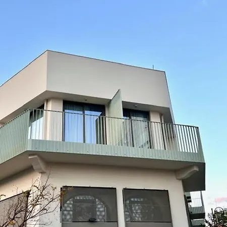 Apartment 9 Muses *